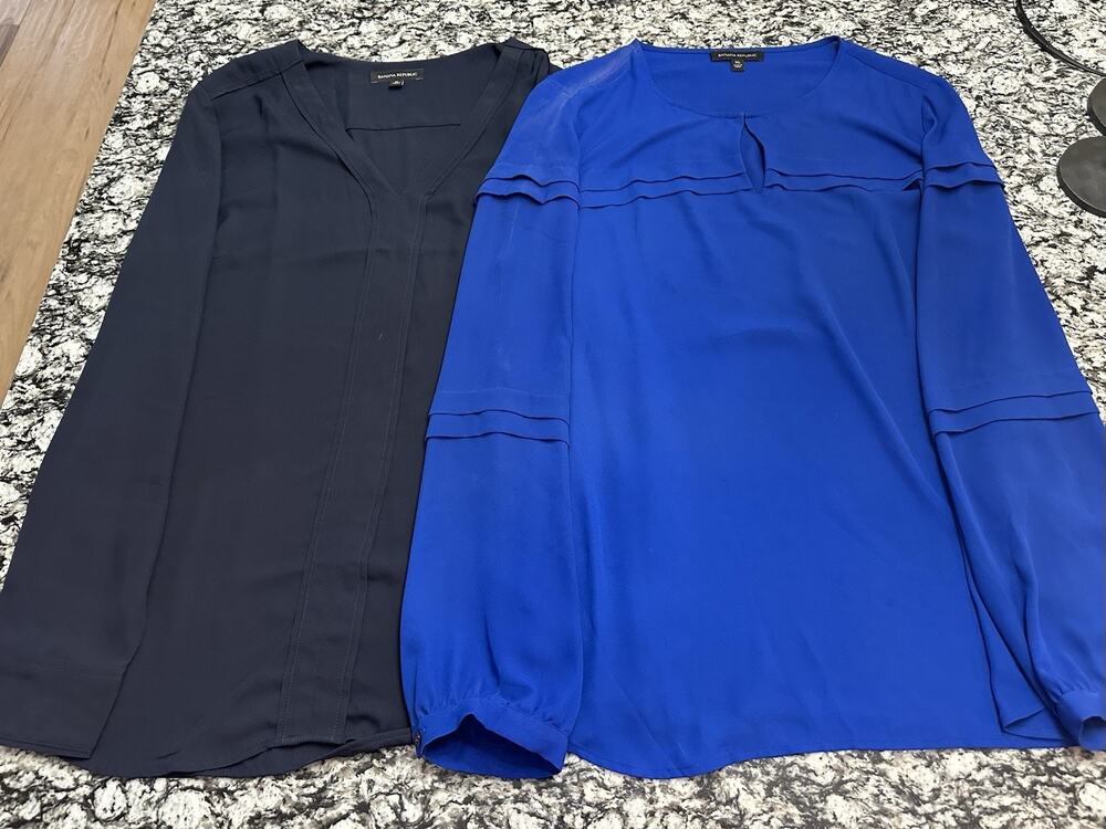 2 Banana Republic Women’s Polyester Blue Navy Dress Shirts Size X Large XL